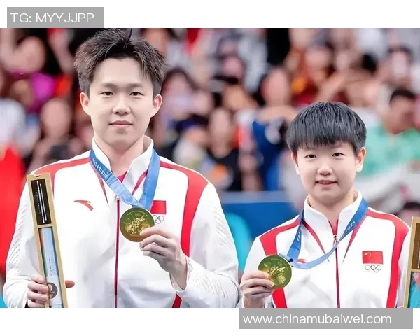 暖男!孙颖莎带伤上阵王楚钦温顺提示-你保护好腿,不要强行移动!